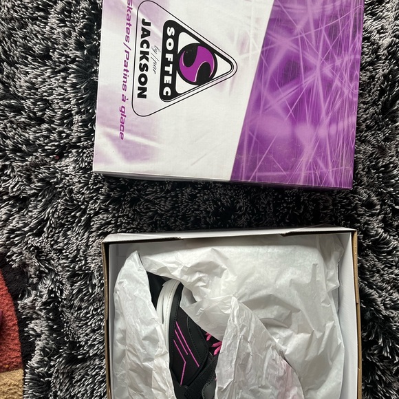 NIB skates - Picture 5 of 5